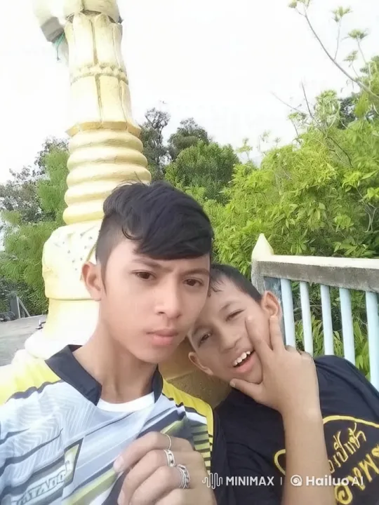 Outdoor Selfie with Serene Nature and MATADOR Jersey – AI Generated Video | Hailuo AI