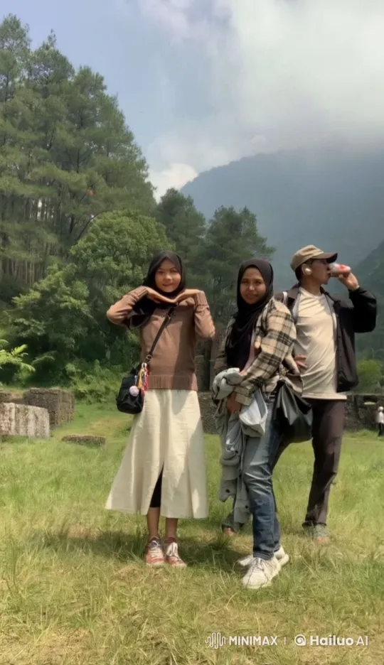 Dynamic Fight Scene in Scenic Mountain Landscape – AI Generated Video | Hailuo AI