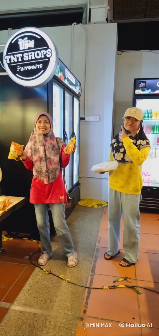Martial Arts Flight Display in Grocery Store Setting – AI Generated Video | Hailuo AI