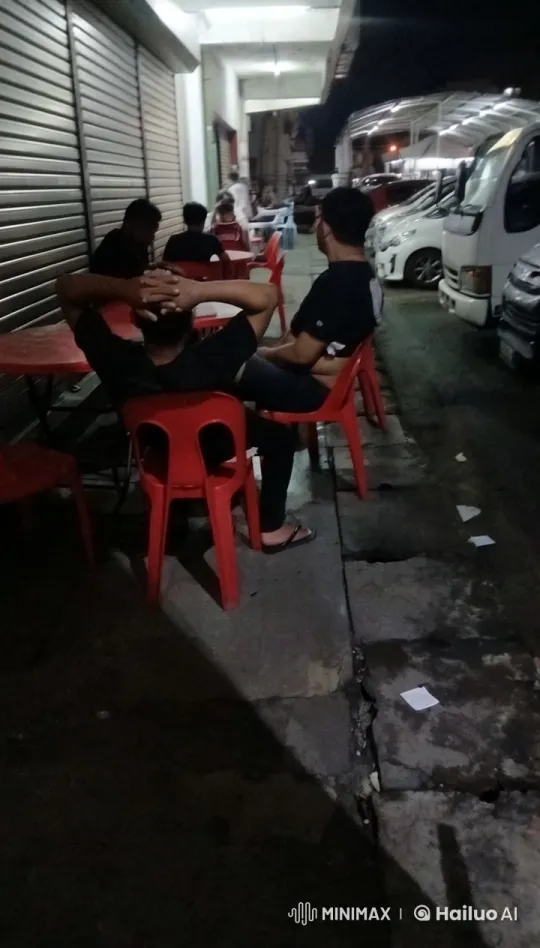 Nighttime Gathering at a Sidewalk Café – AI Generated Video | Hailuo AI