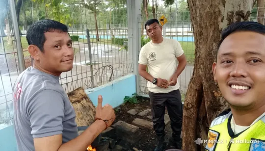 Three Men Practice Kung Fu in a Fenced Outdoor Area – AI Generated Video | Hailuo AI