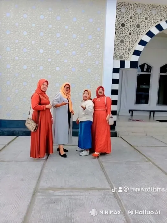Women Practice Kungfu in Traditional Attire Outside Patterned Building – AI Generated Video | Hailuo AI
