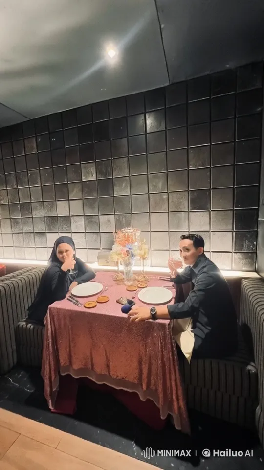 Sophisticated Restaurant Kung Fu Fight – AI Generated Video | Hailuo AI