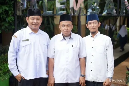Men Bond Over Playful Kung Fu Spar in Palembang – AI Generated Video | Hailuo AI