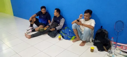 Young Men Display Kung Fu Skills in Brightly Lit Room – AI Generated Video | Hailuo AI