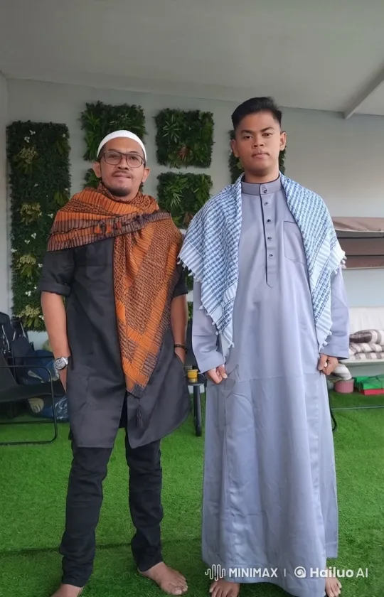 Traditional Attire Kungfu Masters' Dynamic Display – AI Generated Video | Hailuo AI