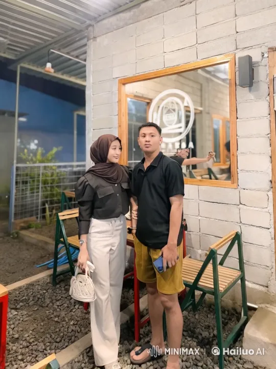 Couple Engages in Playful Kungfu Sparring – AI Generated Video | Hailuo AI