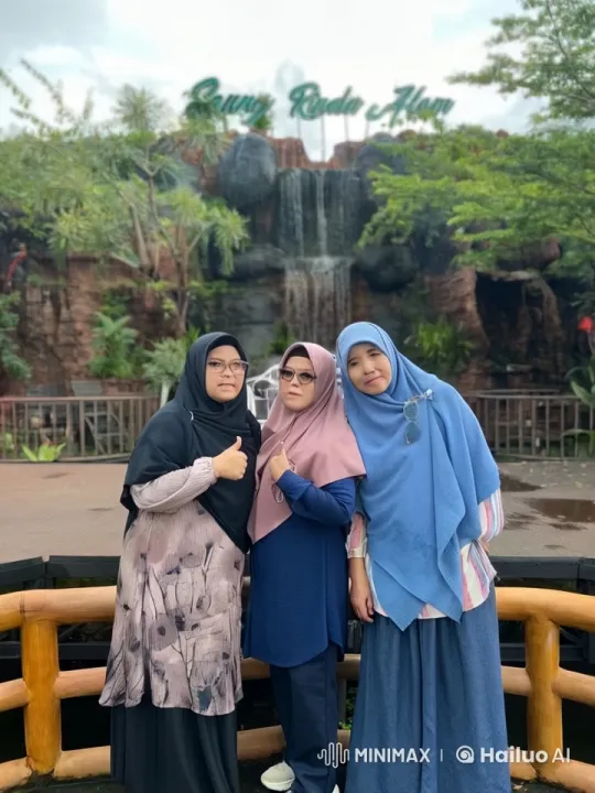 Muslim Women Practicing Kung Fu in Scenic Park – AI Generated Video | Hailuo AI