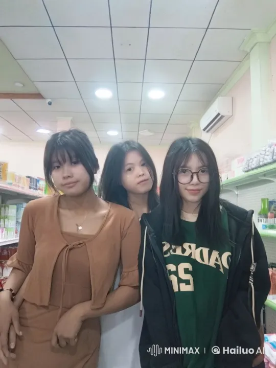 Three Women Perform Kung Fu Dance in Retail Store – AI Generated Video | Hailuo AI