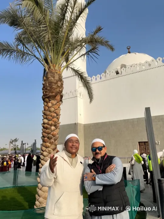 Traditional Men Chat by Grand Mosque with Palm Tree – AI Generated Video | Hailuo AI