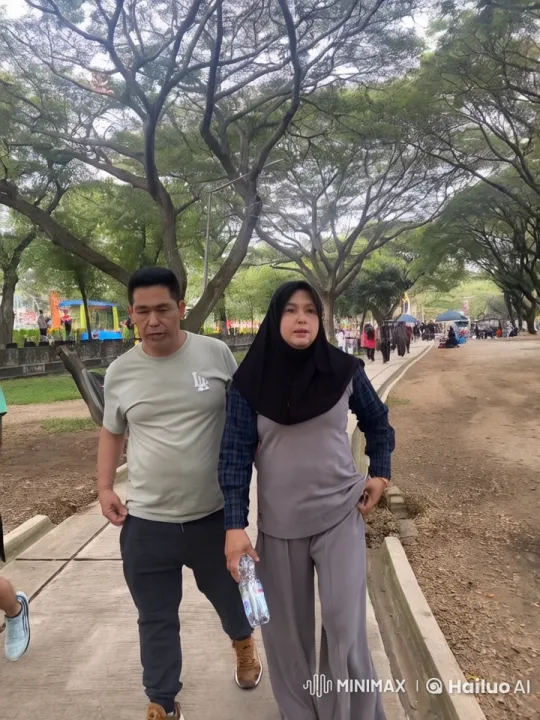 Kungfu Fight in Serene Park Setting – AI Generated Video | Hailuo AI