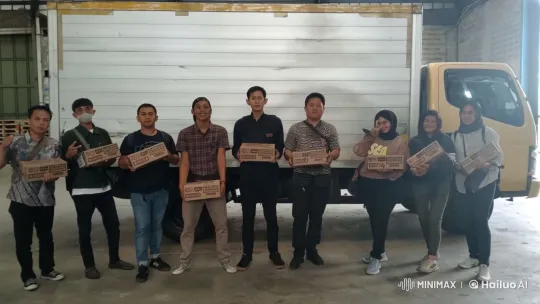 Group Performs Dramatic Kungfu in Warehouse Setting – AI Generated Video | Hailuo AI