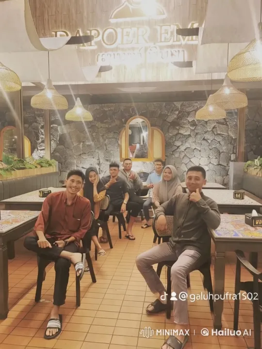 Kungfu Display Enlivens Cozy Restaurant Gathering – AI Generated Video | Hailuo AI