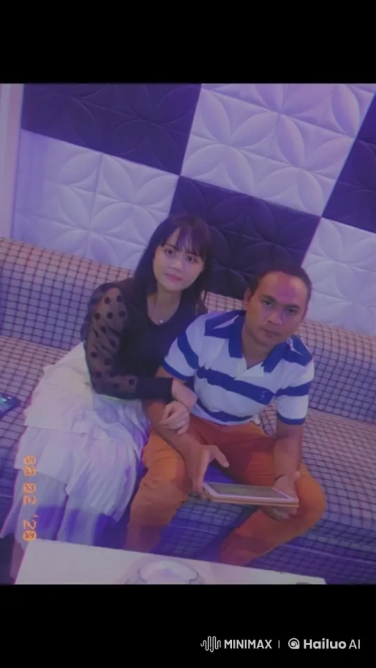 Couple on Couch Transforms into Martial Artists in Dynamic Kung Fu Scene – AI Generated Video | Hailuo AI