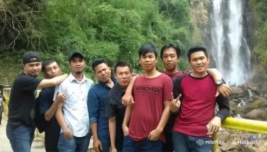 Friends Enjoying a Joyful Outing at a Majestic Waterfall – AI Generated Video | Hailuo AI