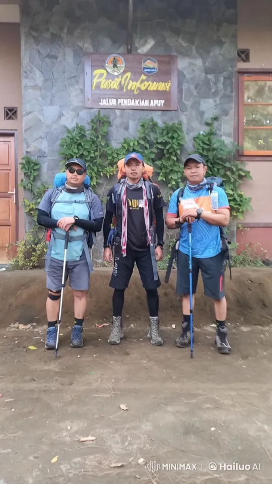 Hikers Transform into Kungfu Fighters with Martial Arts Skills – AI Generated Video | Hailuo AI