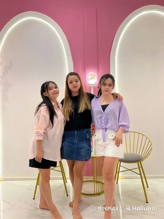 Elegant Girls Engage in Stylish Kung Fu Sparring – AI Generated Video | Hailuo AI