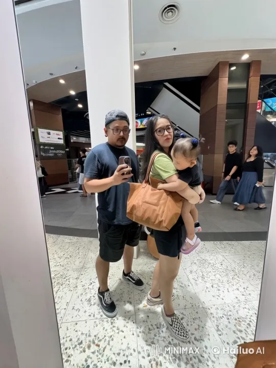 Family's Playful Kung Fu Selfie at Shopping Mall – AI Generated Video | Hailuo AI