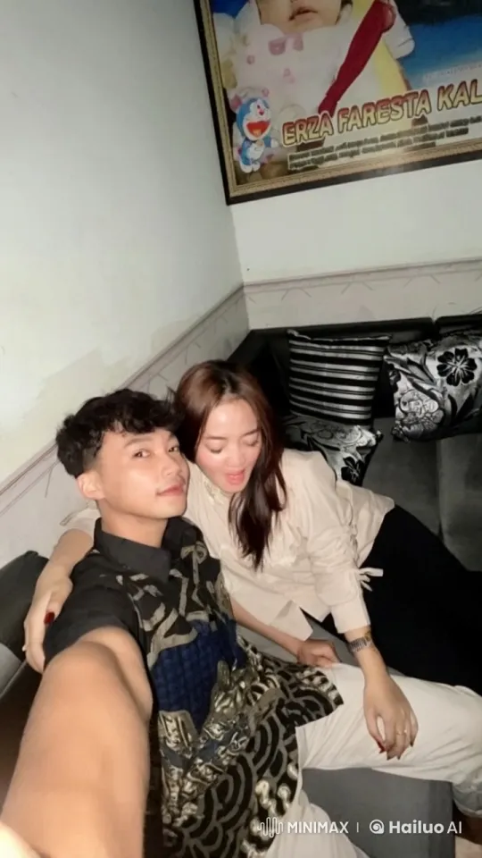 Couple Practicing Kungfu in Cozy Room – AI Generated Video | Hailuo AI