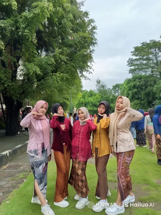 Women Practice Martial Arts in Batik Skirts and Hijabs – AI Generated Video | Hailuo AI