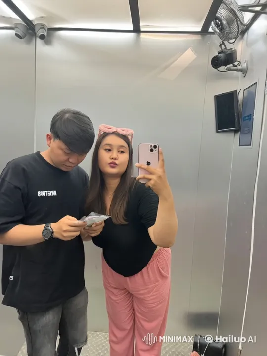 Couple Demonstrates Kung Fu in Elevator – AI Generated Video | Hailuo AI