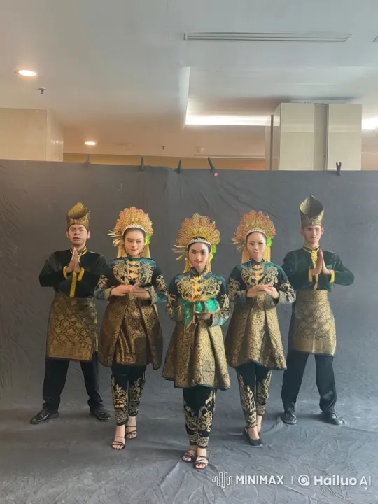 Traditional Costumes and Kungfu Mastery Display – AI Generated Video | Hailuo AI