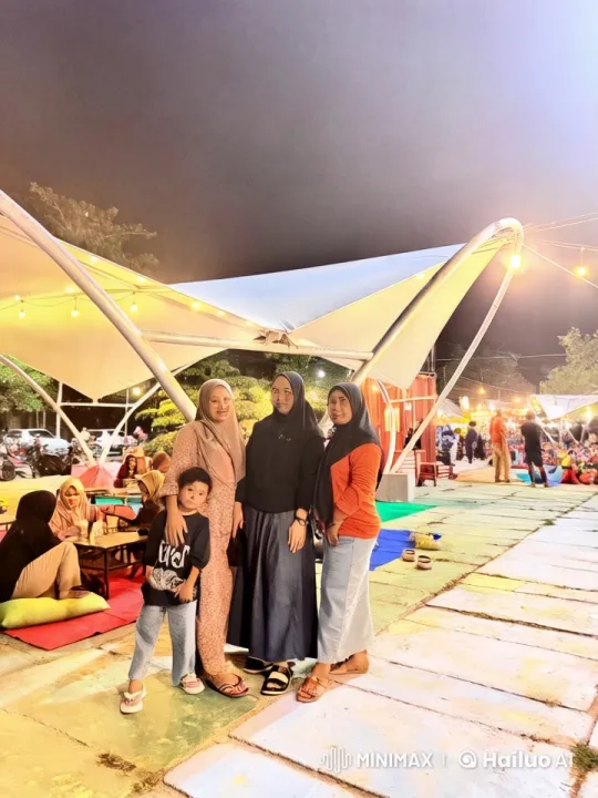 Night Market Kungfu Performance Showcases Martial Arts Skills – AI Generated Video | Hailuo AI