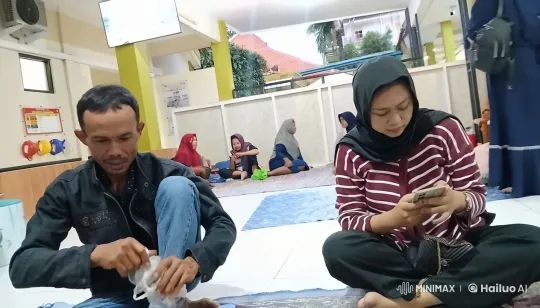 Quiet Moments in a Bustling Waiting Area – AI Generated Video | Hailuo AI
