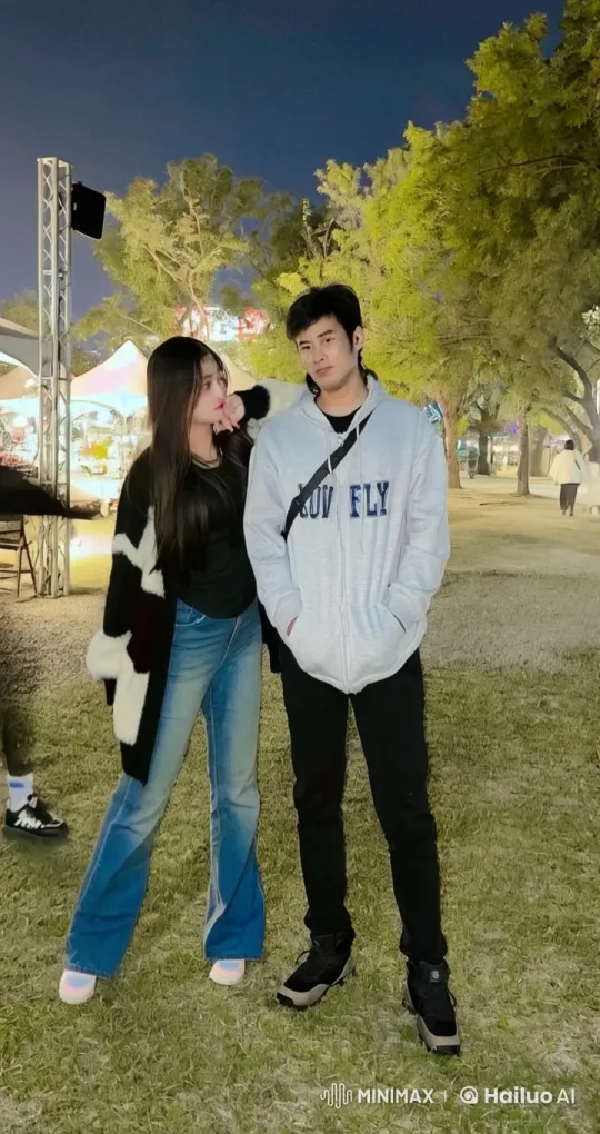 Nighttime Kungfu Exchange in Park Setting – AI Generated Video | Hailuo AI