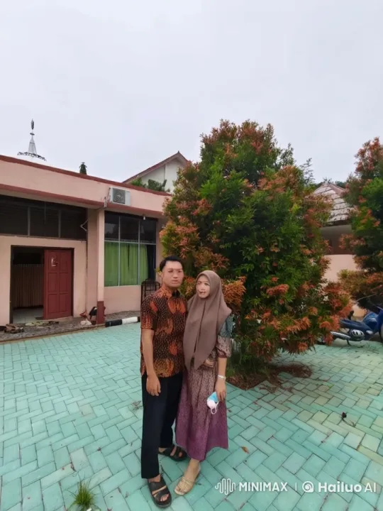 Couple Demonstrates Martial Arts in Front of Serene House – AI Generated Video | Hailuo AI