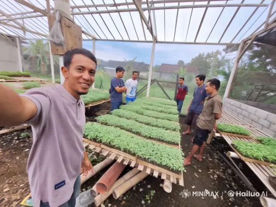 Greenhouse Conflict Escalates from Conversation to Chaos – AI Generated Video | Hailuo AI