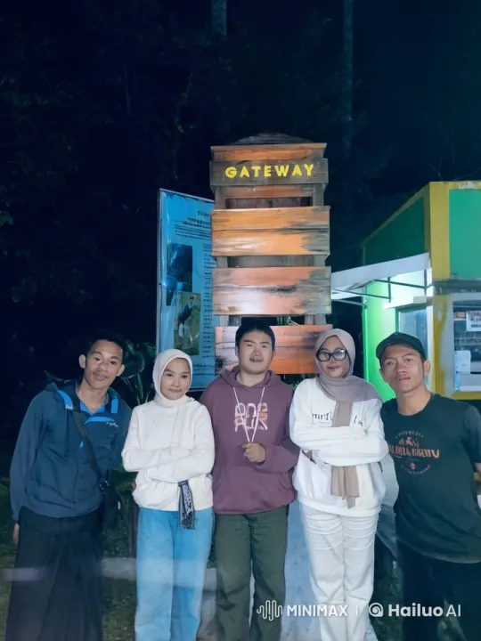 Nighttime Kungfu Display at the 'Gateway' Sign – AI Generated Video | Hailuo AI