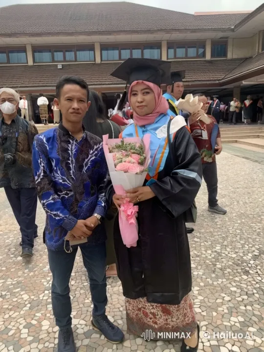 Graduate Celebrates with Impressive Kungfu Performance – AI Generated Video | Hailuo AI