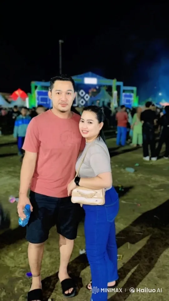 Chinese Kung Fu Display at Vibrant Festival Night – AI Generated Video | Hailuo AI