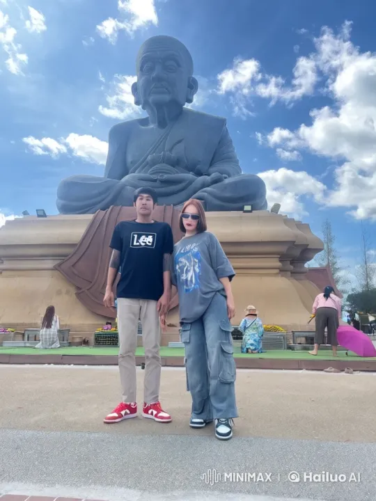 Martial Arts Showdown in Front of Majestic Statue – AI Generated Video | Hailuo AI