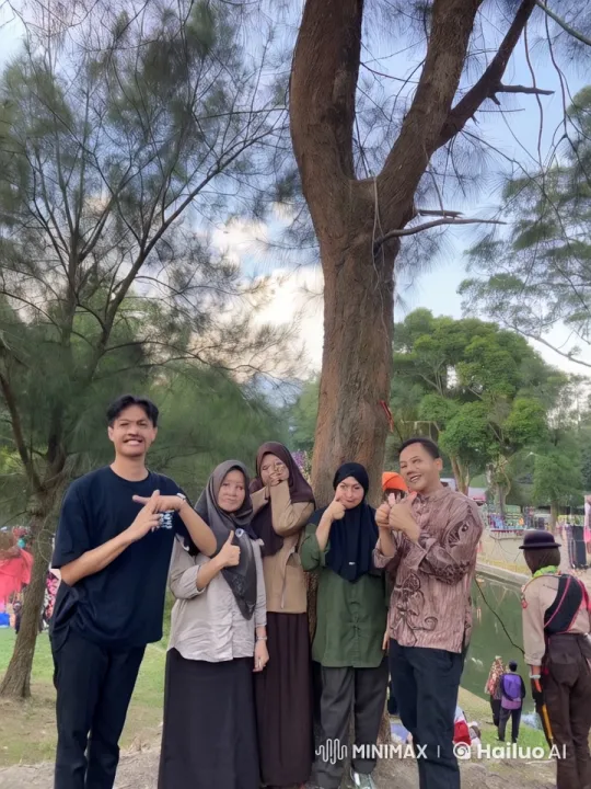 Friends Practice Kungfu in Lively Park Setting – AI Generated Video | Hailuo AI