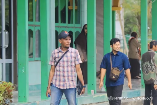 Intense Kung Fu Battle Outside Green Building – AI Generated Video | Hailuo AI