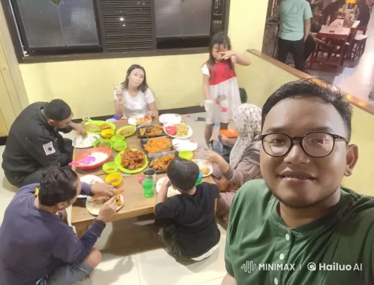 Family Dinner Turned Kung Fu Showdown – AI Generated Video | Hailuo AI