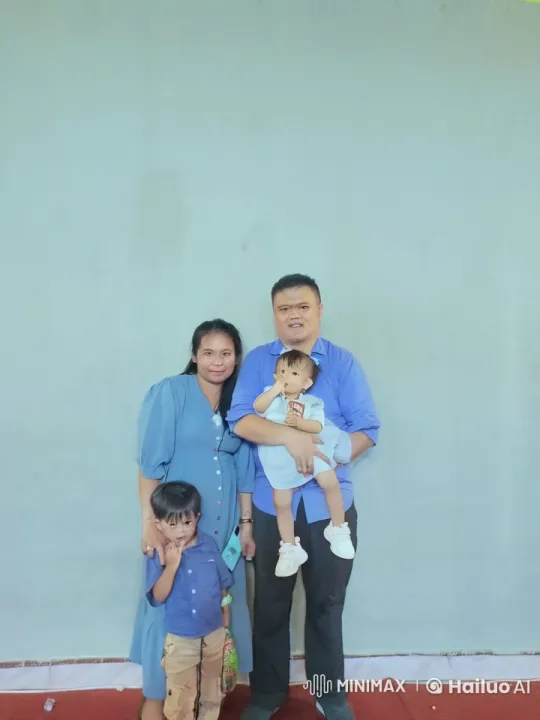 Family Enacts Kungfu Poses in Playful Video – AI Generated Video | Hailuo AI