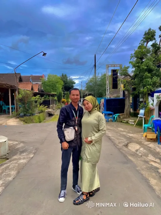 Couple Performs Synchronized Kung Fu on Street – AI Generated Video | Hailuo AI