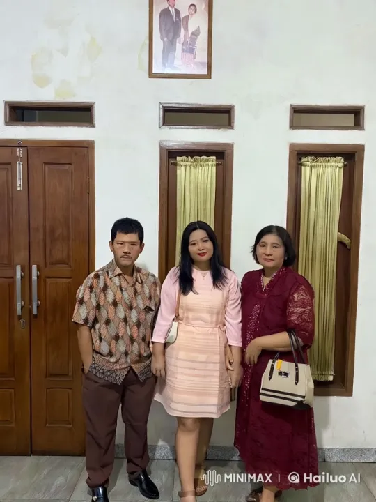 Indoor Portrait of Three People with Dynamic Postures – AI Generated Video | Hailuo AI