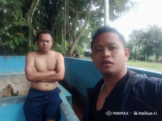 Muscular Man Demonstrates Kickboxing Skills in Overcast Outdoor Setting – AI Generated Video | Hailuo AI