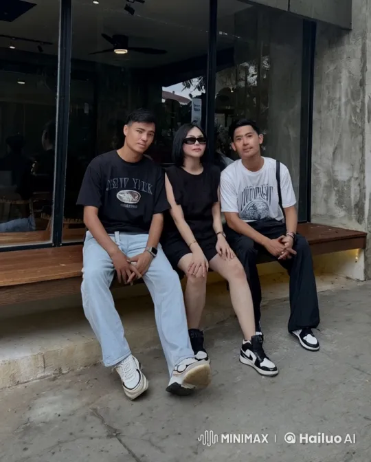 Urban Café Bench Kungfu Display by Three Friends – AI Generated Video | Hailuo AI