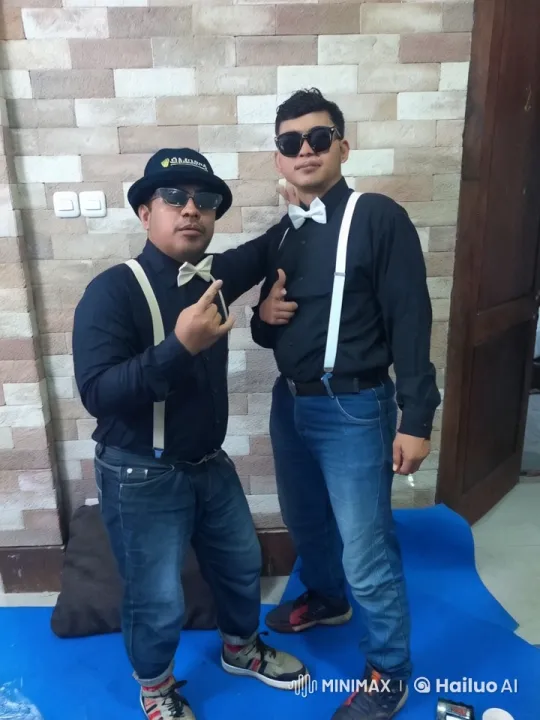 Stylish Duo Showcases Fun Kung Fu Skills – AI Generated Video | Hailuo AI