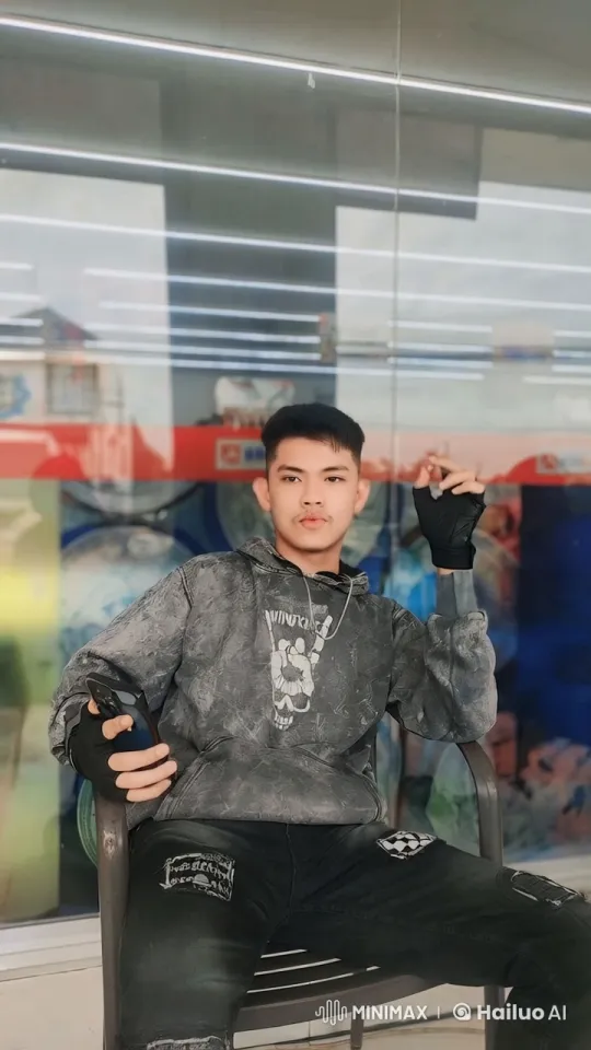 Urban Kung Fu Practitioner Showcases Wing Chun Skills – AI Generated Video | Hailuo AI