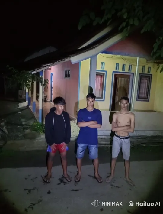 Nighttime Kung Fu Display in Front of Lit House – AI Generated Video | Hailuo AI