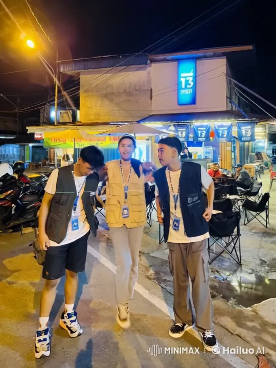 Nighttime Kung Fu Demonstration by Friends on T13 Street – AI Generated Video | Hailuo AI