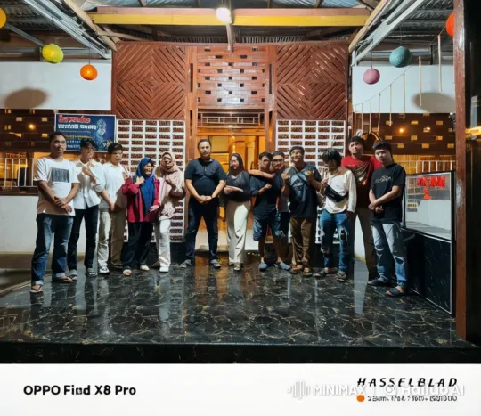 Action-Packed Gathering at Karaoke Venue – AI Generated Video | Hailuo AI