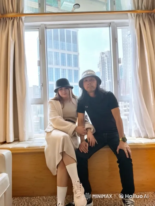 Urban Kungfu Display in Brightly Lit Room – AI Generated Video | Hailuo AI