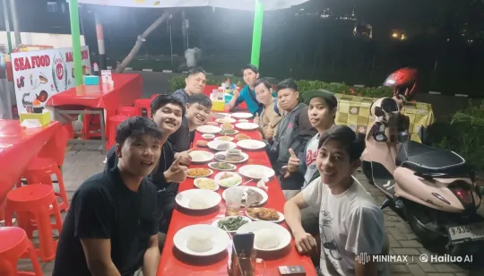 Friends Enjoy Meal, Suddenly Perform Kungfu – AI Generated Video | Hailuo AI